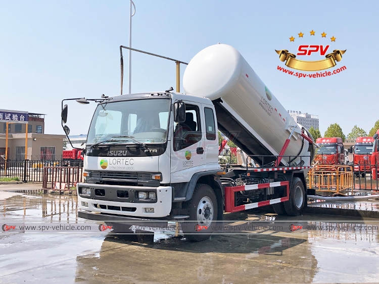 10,000 Litres Sewage Vacuum Tanker ISUZU - Tank Lifting 01 10,000 Litres Sewage Vacuum Tanker ISUZU - Tank Lifting 01